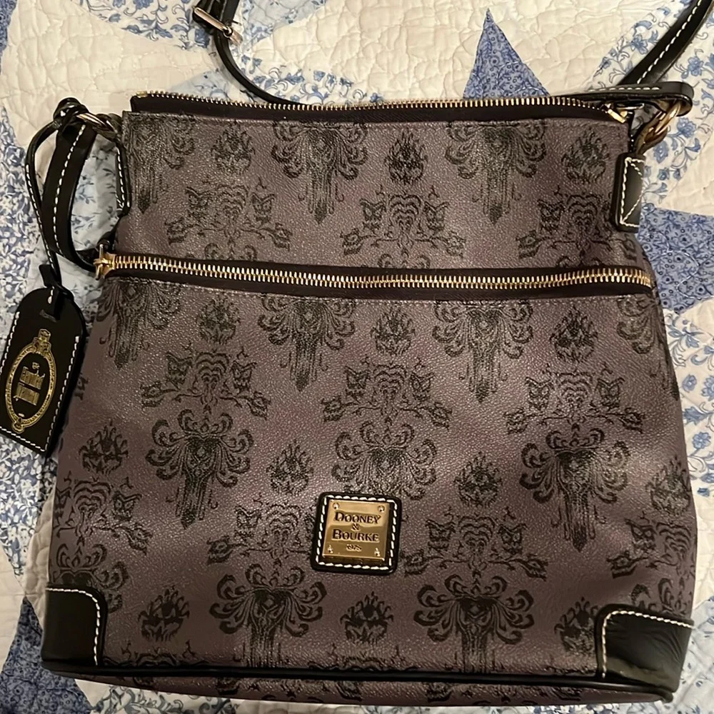 Dooney and Bourke purse - Picture 1 of 2